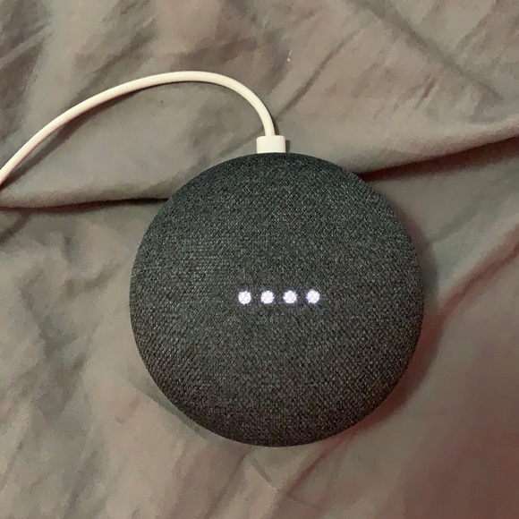 Google Home Mini - Picture 1 of 4